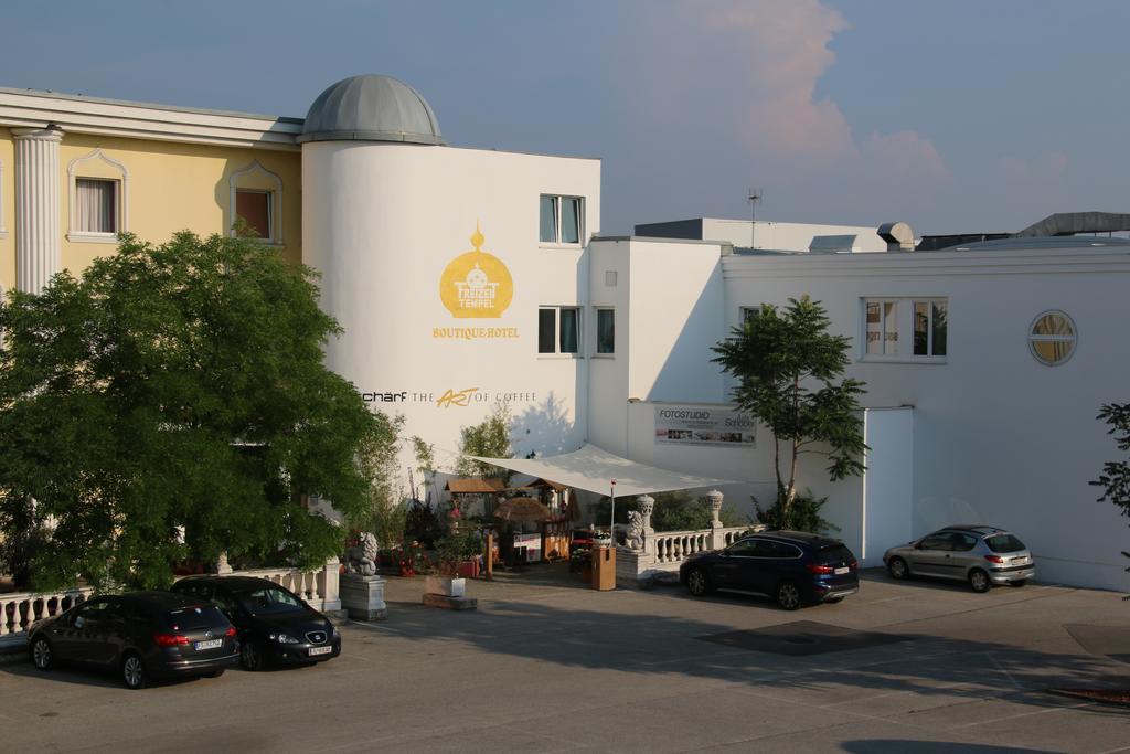 Hotel Freizeittempel Wiener Neustadt Esterno foto