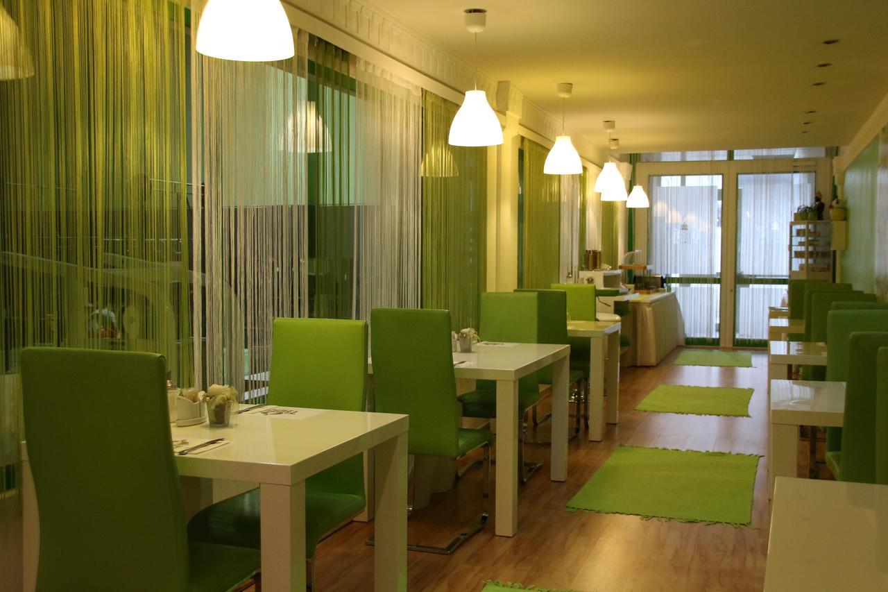 Hotel Freizeittempel Wiener Neustadt Esterno foto