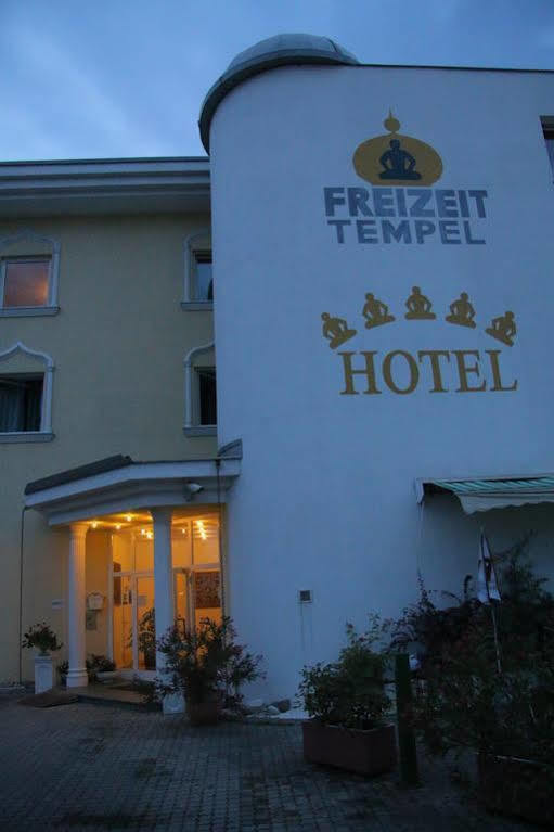 Hotel Freizeittempel Wiener Neustadt Esterno foto