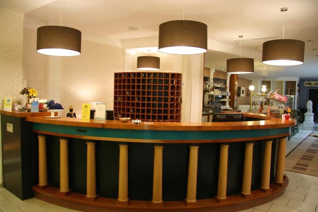 Hotel Freizeittempel Wiener Neustadt Esterno foto