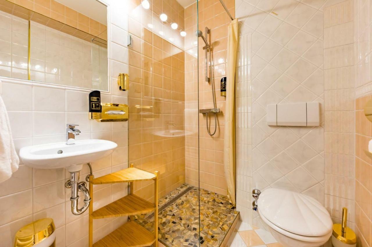 Hotel Freizeittempel Wiener Neustadt Esterno foto