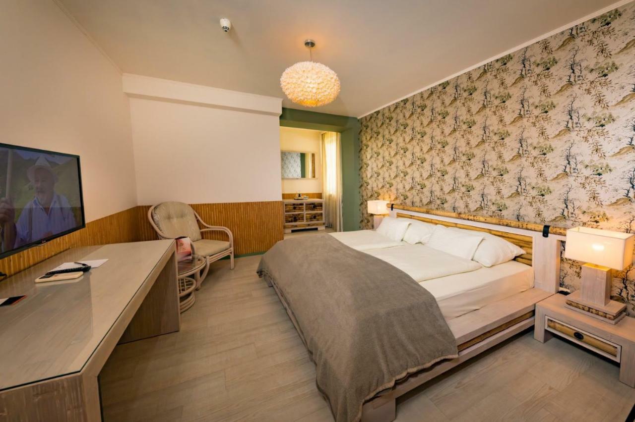Hotel Freizeittempel Wiener Neustadt Esterno foto
