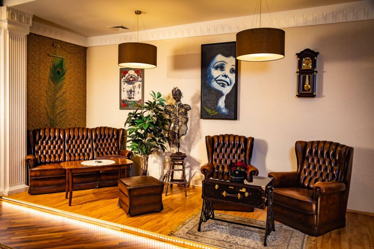 Hotel Freizeittempel Wiener Neustadt Esterno foto