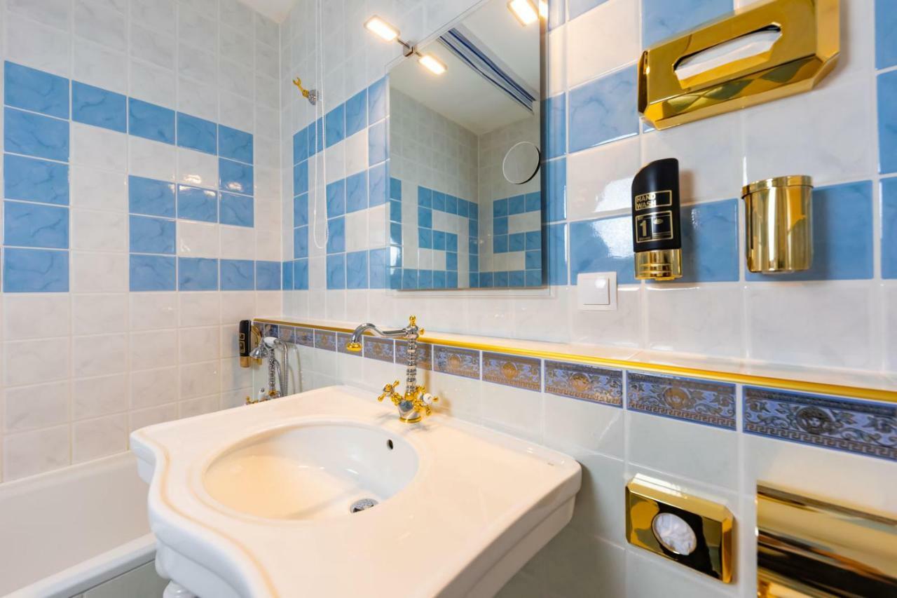 Hotel Freizeittempel Wiener Neustadt Esterno foto